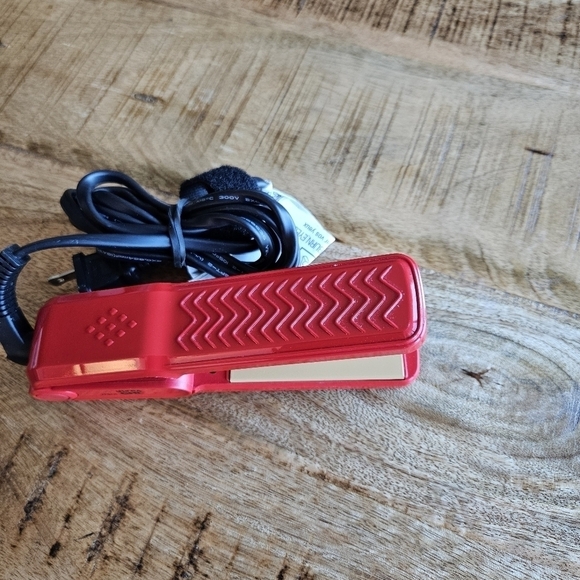 CHI Mini Tourmaline Ceramic Straightener Flat Iron Red - Picture 3 of 4